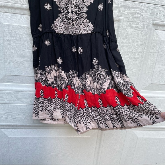 Angie woman’s romper black red and beige print. Pockets!! Adjustable straps - Picture 7 of 13
